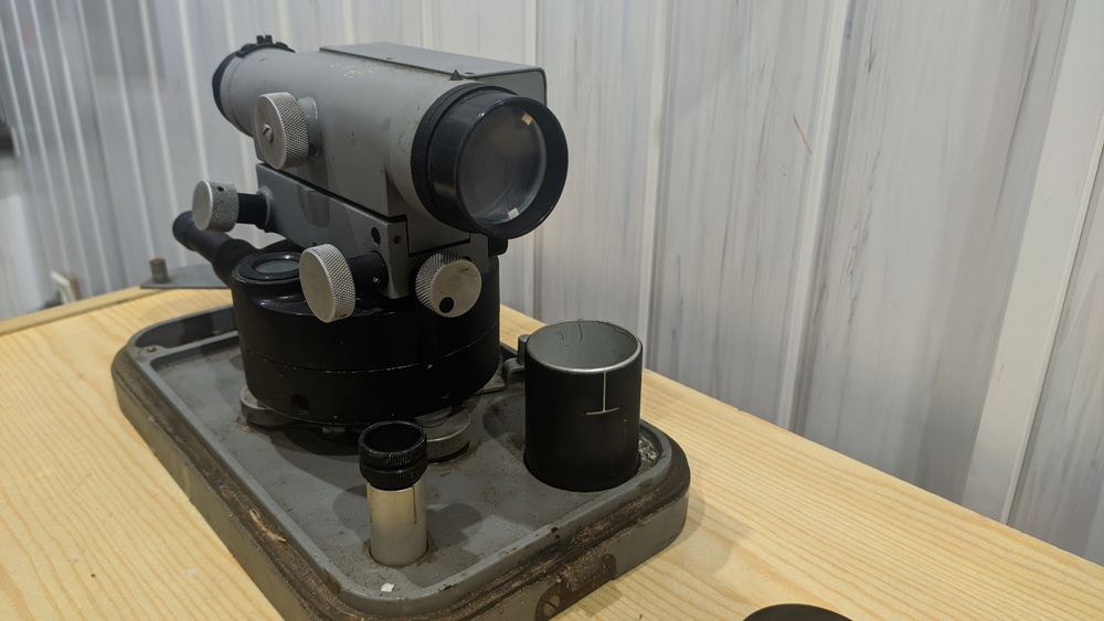 Niwelator optyczny PZO Ni 4 + statyw + skrzynka metalowa (geodezja)