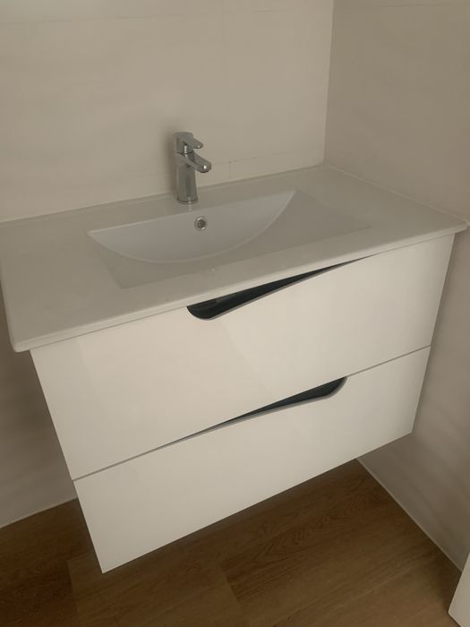 Movel c/lavatorio e espelho