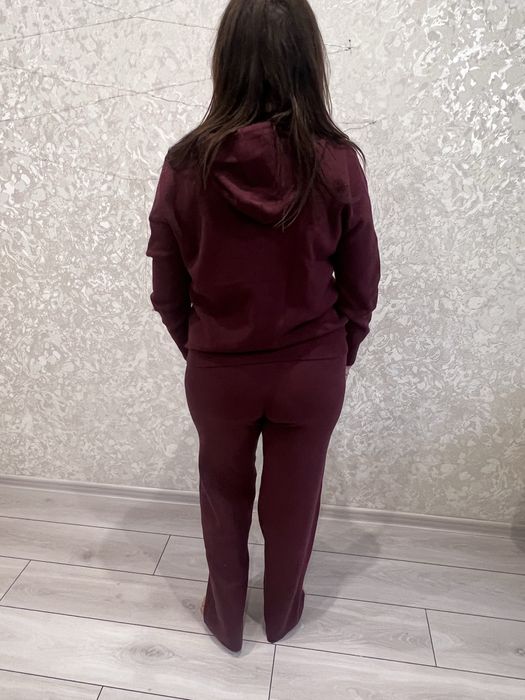 Женский вязанный костюм бордо