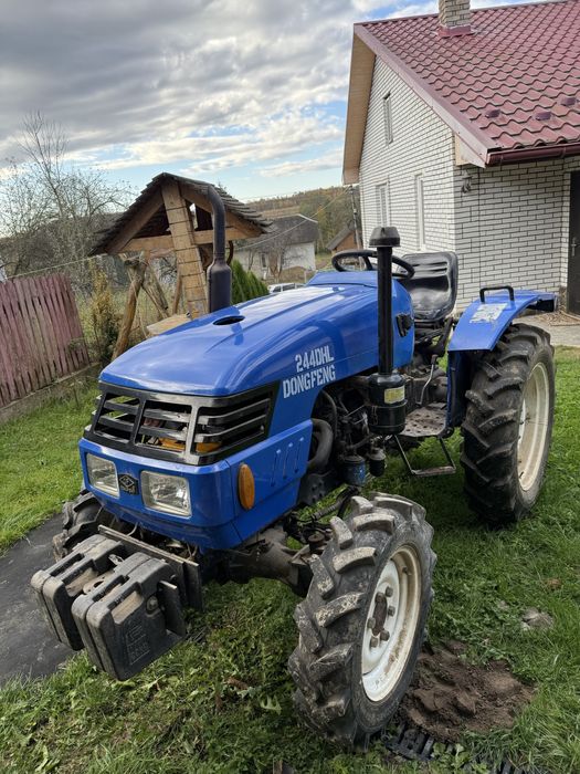 Трактор DONGFENG 240