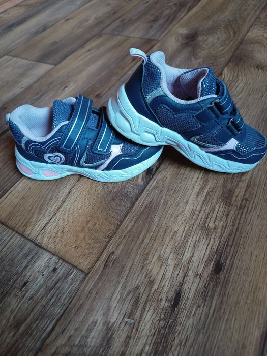 Adidas niebieski