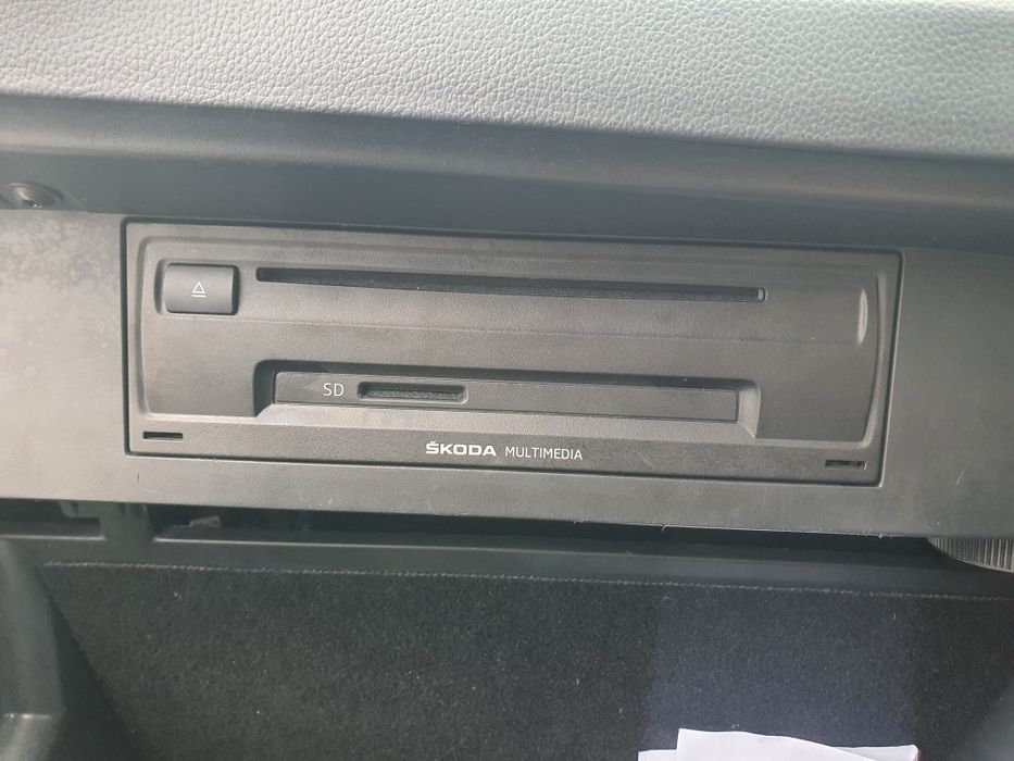 Магнітола, магнітофон skoda Octavia a7 середня