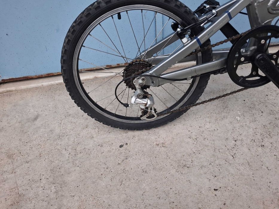 Bicicleta de alumínio articulada roda 20 pronta a pedalar