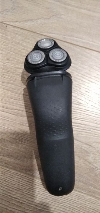 Електробритва Phillips Series 1000