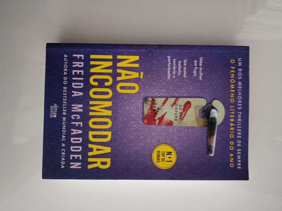3 livros da coleção Freida McFadden