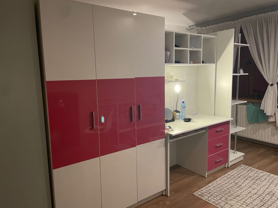 Meblościanka biało-różowa