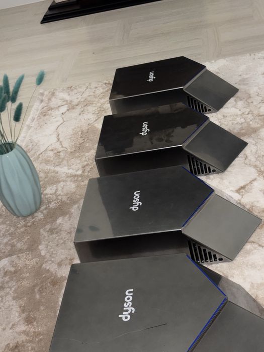 Сушарка для рук Dyson Airblade — 17 300 грн | 4 шт. в наявності