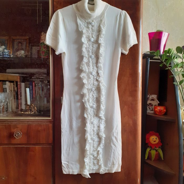 Продам красивое трикотажные платье 42-44 размера.