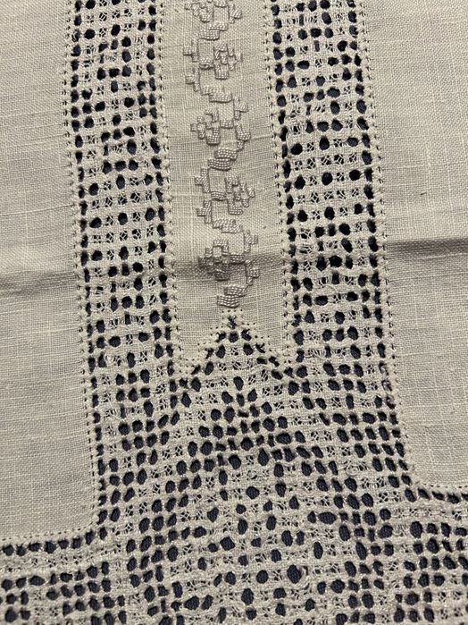 Toalha rectangular em bordado de crivo