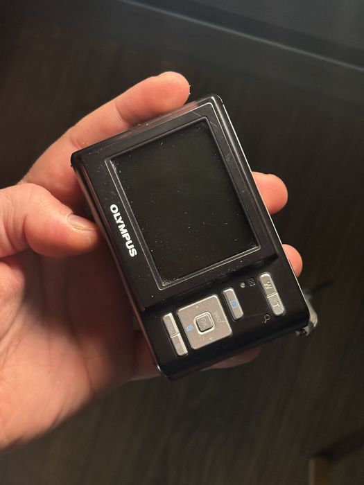 Цифровий фотоапарат olympus t100