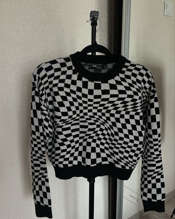 Вкорочений светр