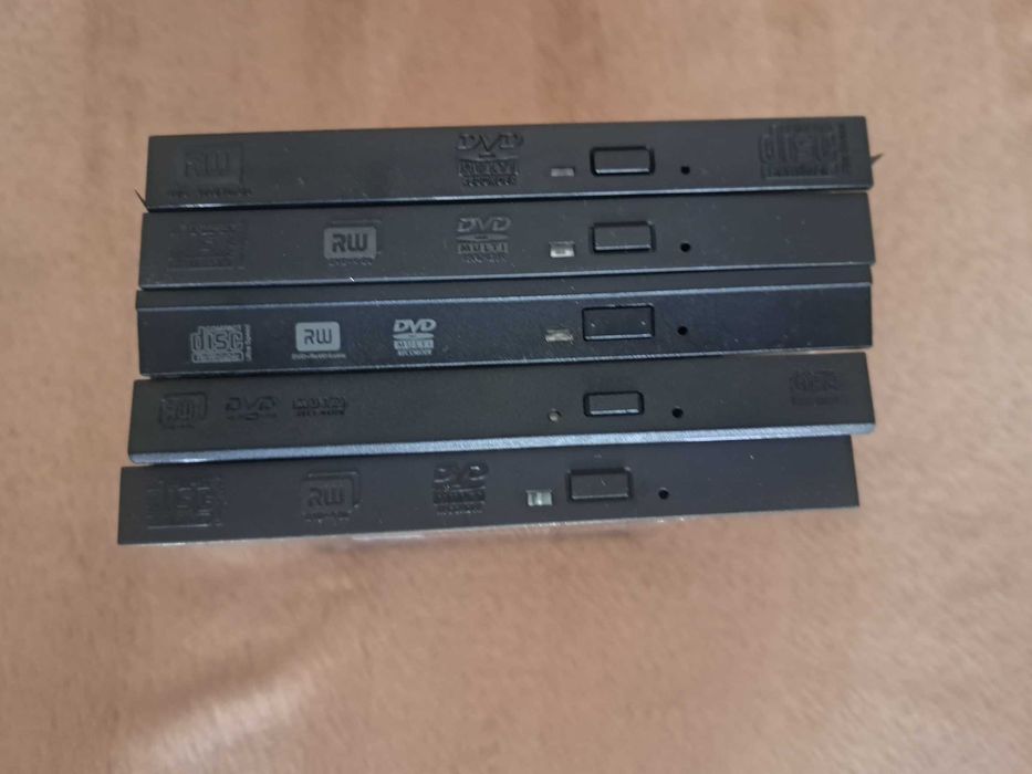 5 sztuk nagrywarek DVD-RW do laptopa.