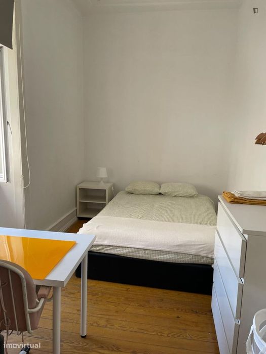 Quarto - localizado em São Bento Lisbon