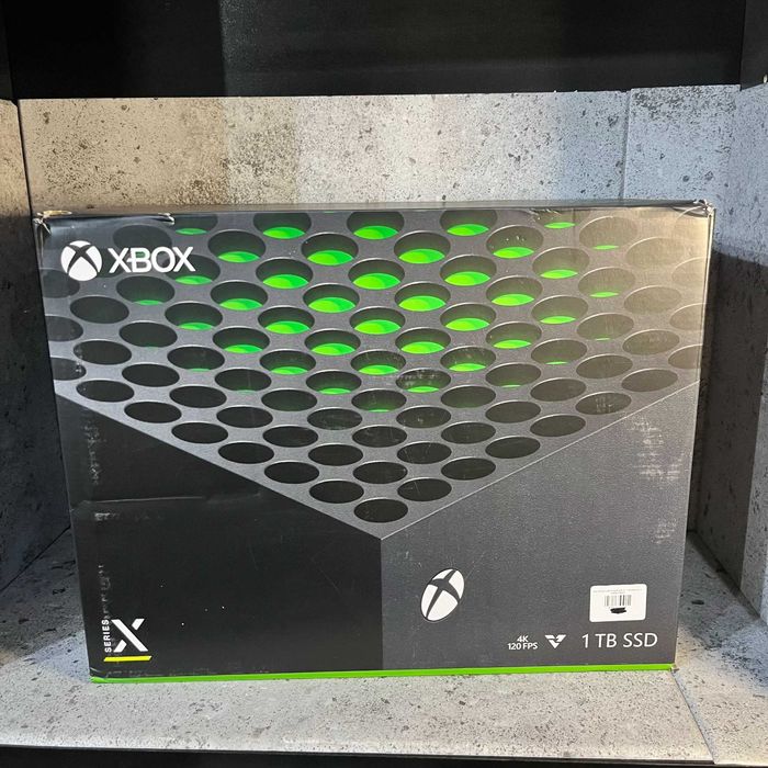 Konsola Xbox Series X Model: 1882 | Używana | 2 Pady |