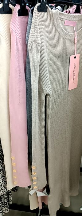 Платье женское в рубчик удлиненное
размер универсальный 42-46 р.