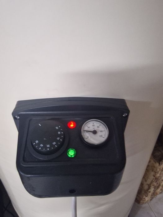 Termo acumulador de água quente  + máquina palletes