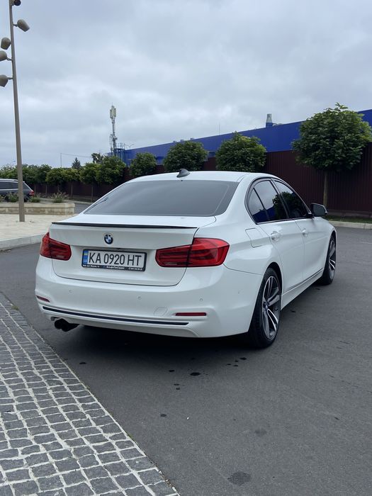 BMW 3 Series  330i  2016 рік 2,0
