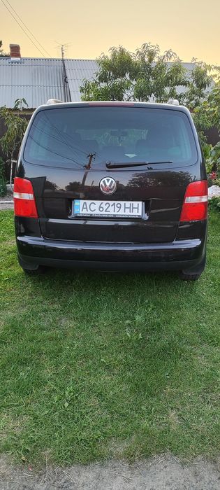 Автомобіль Фольксваген тауран автомат