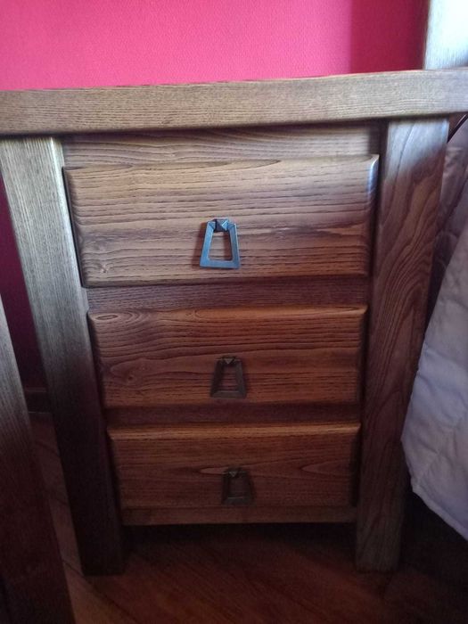 Conjunto de Móveis de Quarto em Madeira Maciça - Completo