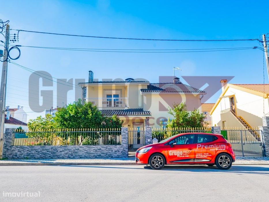 Moradia Isolada T5 com Garagem e anexo em Quinta do Conde