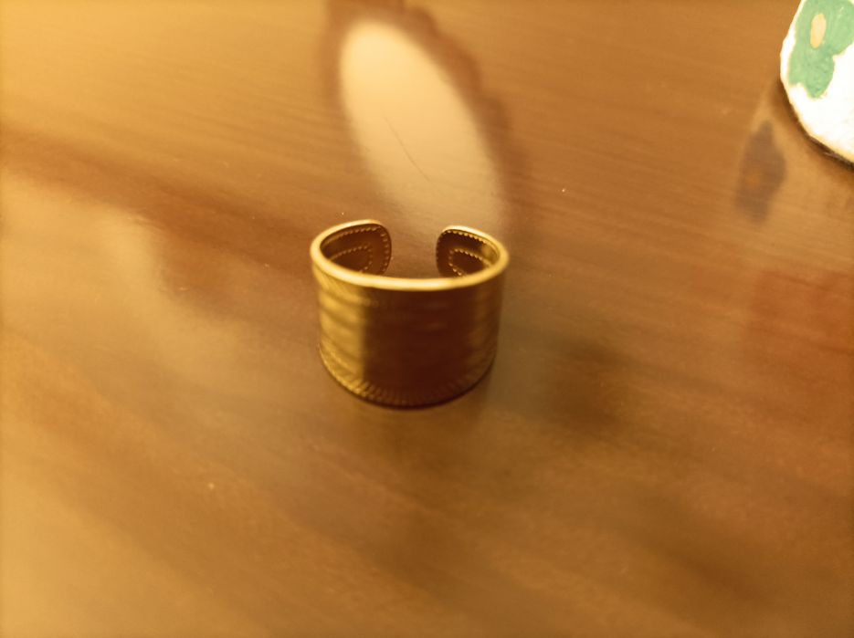 Anel dourado ajustável