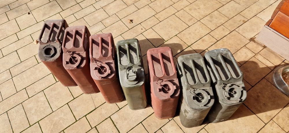 Kanister do Forda Mutt Jeep Wiilys