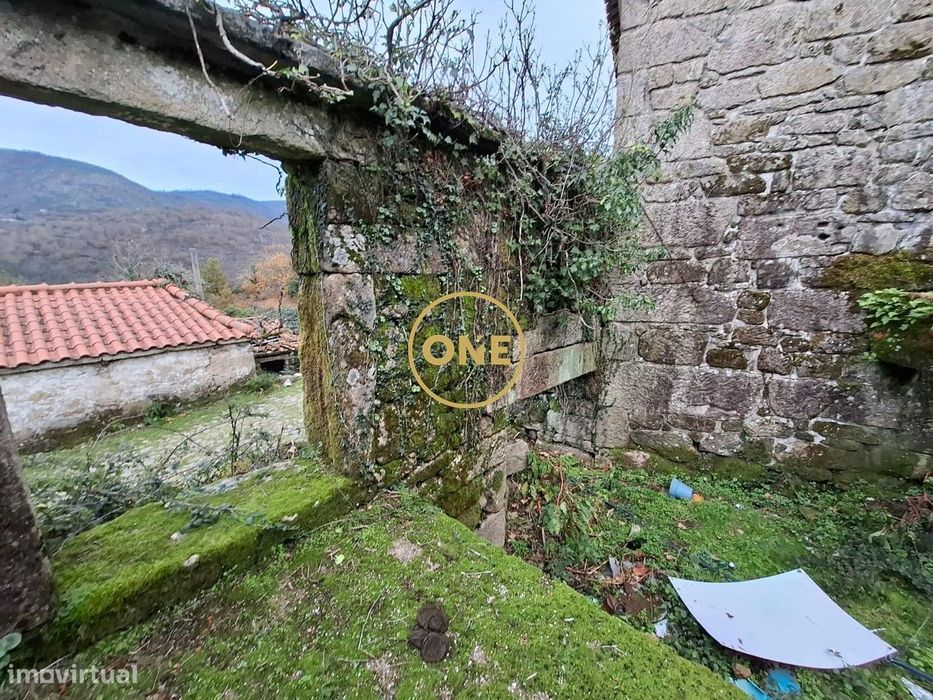Terreno com Moradia para Renovar — Gondoriz, Viana do Castelo