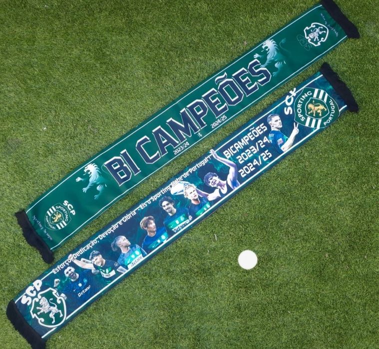 Varios cachecois do Sporting