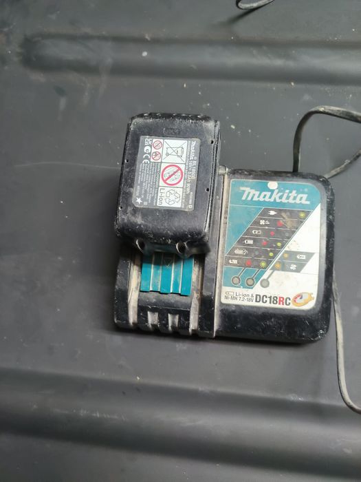 Makita Ładowarka +1 aku 5 amp