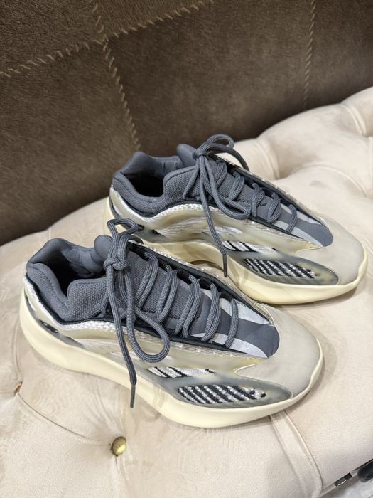 ОРИГІНАЛ Кросівки Adidas Yeezy 700 36р