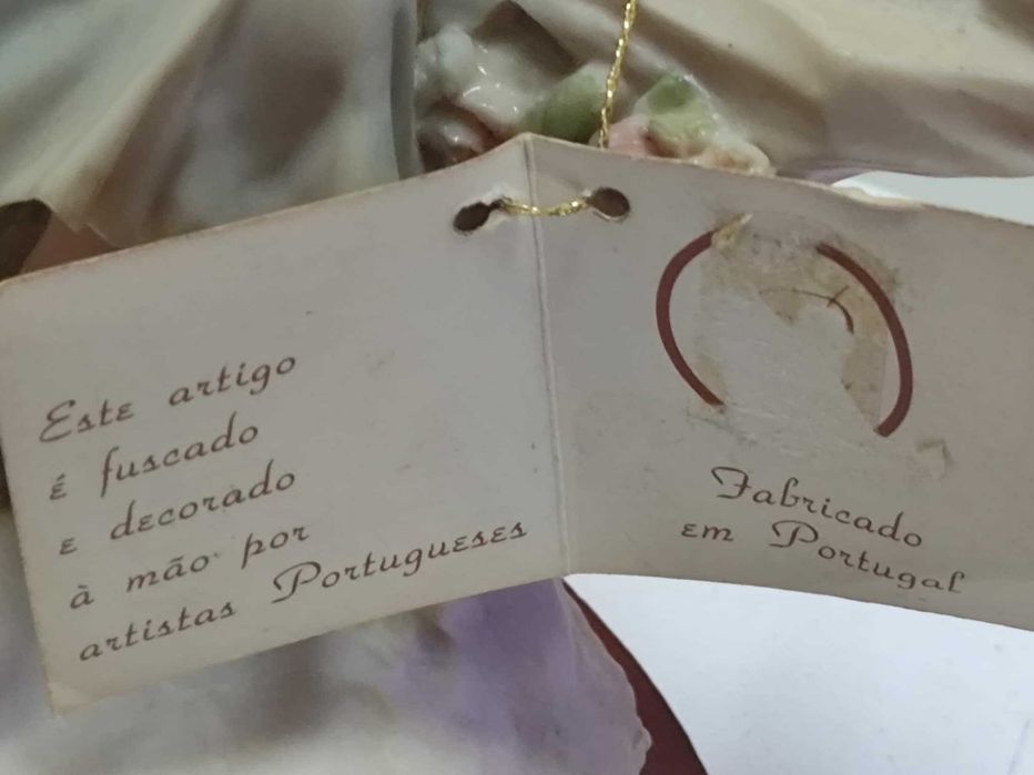 Estatueta em marfinite genuína da famosa marca Tulipa Branca