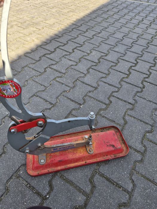 Gilotyna  do cięcia dachówki