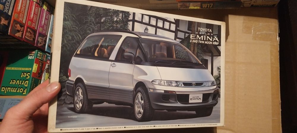 Model do sklejania Toyota Emina/estima/previa 1:24 nowy