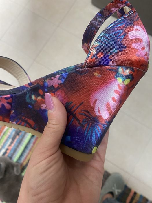 Sandalia cunha tecido