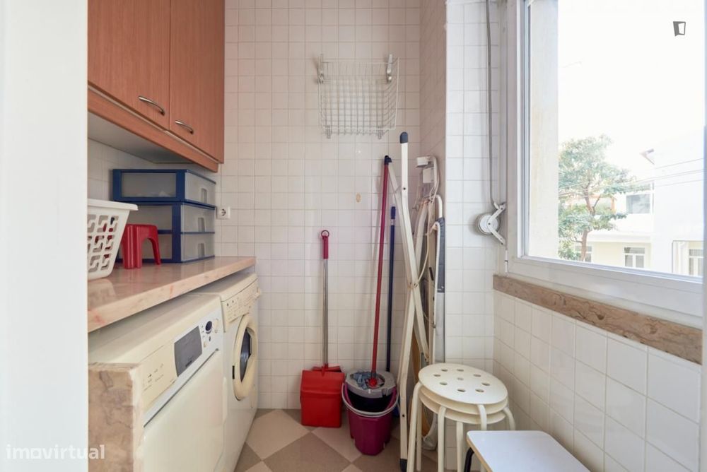 Quarto - localizado em Arroios Lisbon