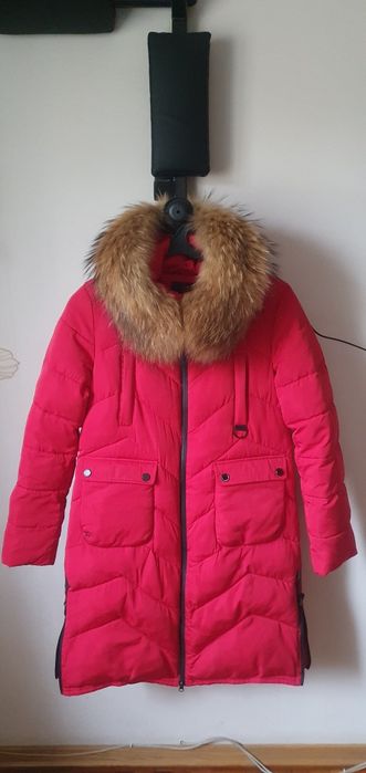Пуховик женский. С капюшоном. Размер 44-46. В хорошем состоянии.