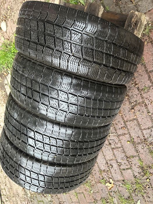 Шини зима 23 рік 225/55 R17 Vredestein резина комплект , підсилена