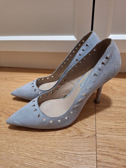 Vende-se sapato de tacão Zara, em bom estado.