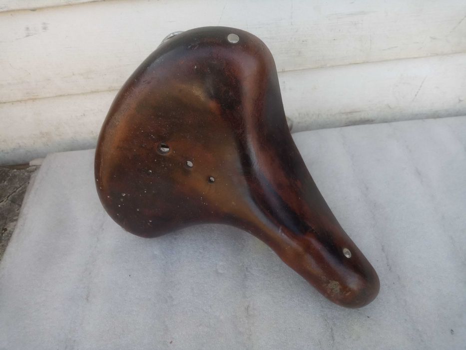 Stare zabytkowe siedzenie rowerowe