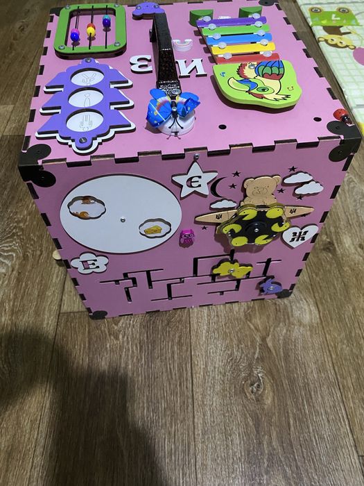 Бізі куб та Ходунки