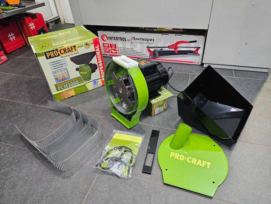 Кормоизмельчитель ProCraft 240кг/час pcm3000 Зернодробилка Млинок