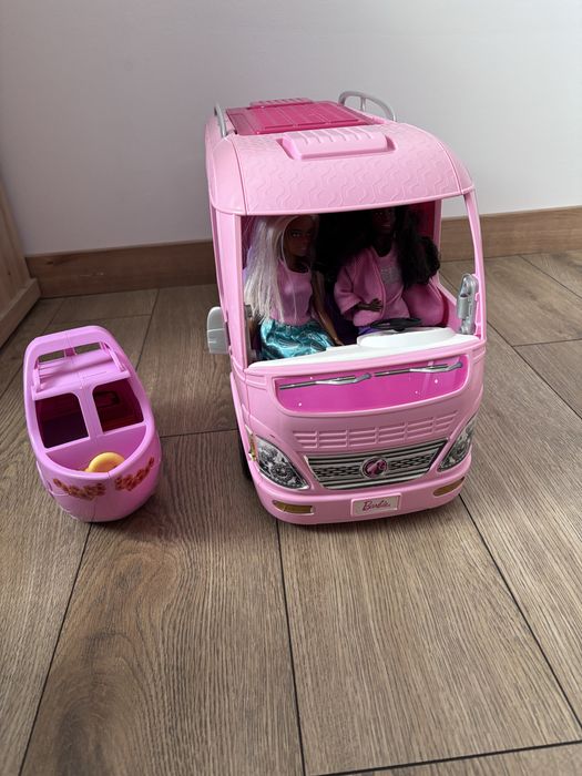 Zestaw dlanlalek Barbie. Kamper. Statek lalki