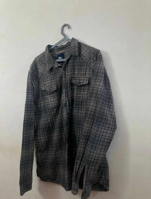 Camisa escura Clockhouse C&A