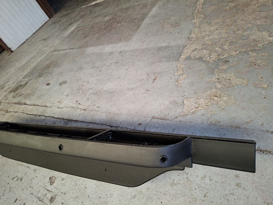 Бампер задній . підніжка - iveco daily   19 -25