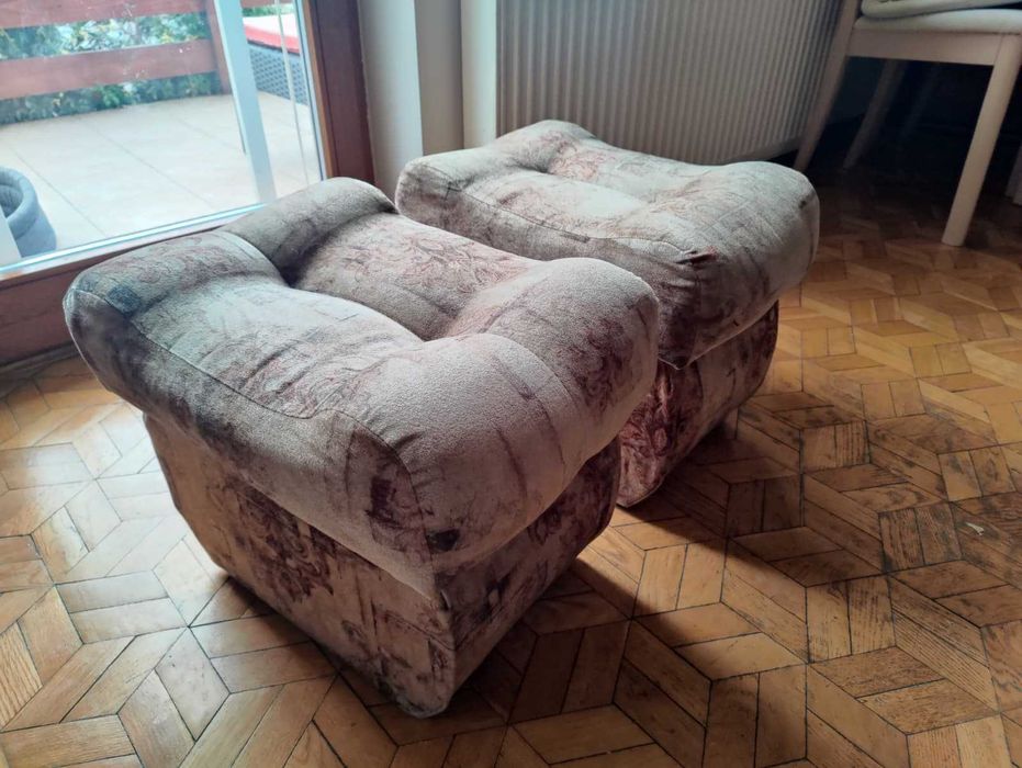 Dwie pufy tapicerowane / podnóżki – komplet | OKAZJA, 20 zł/szt.