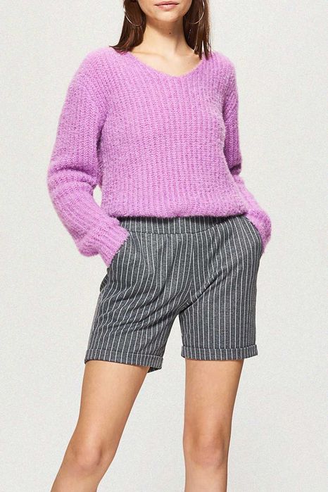 Szare dzianinowe szorty w paski; wygodne eleganckie spodenki damskie