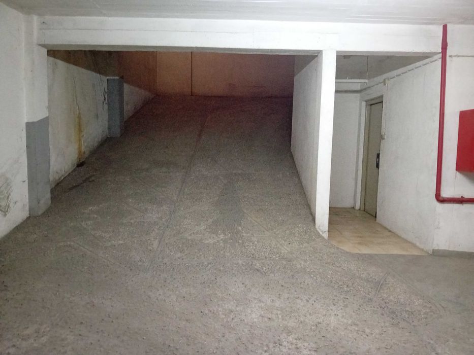 Garagem de 30 m² no Feijó, Almada – Oportunidade Rara na Zona