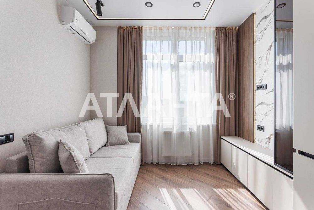 3-кім з видом у двір та на іподром у ЖК "67 Перлина" (тераса)