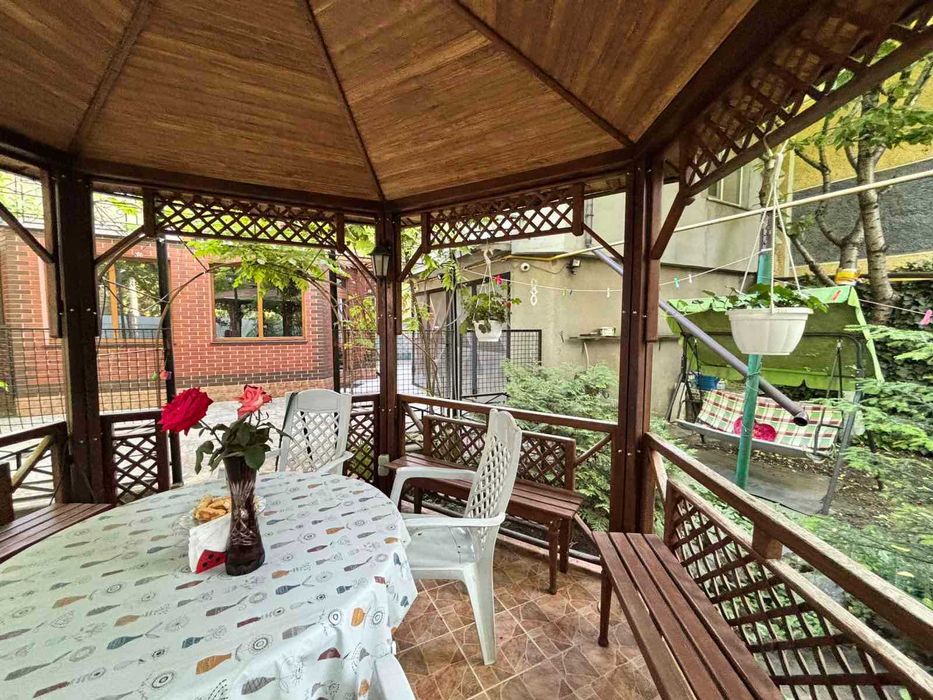 Дом  в центре возле парка + гот. бизнес Участок 6 соток! Торг.