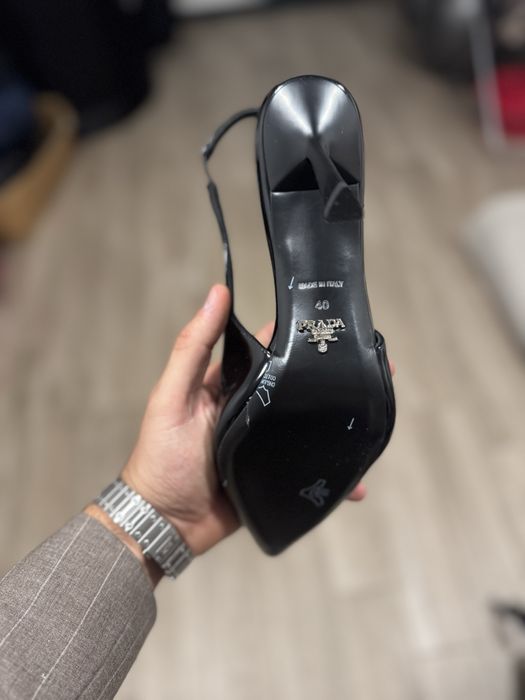 Sapatos Prada - Tamanho 40